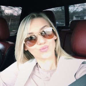 Meet your Posher, Raegan